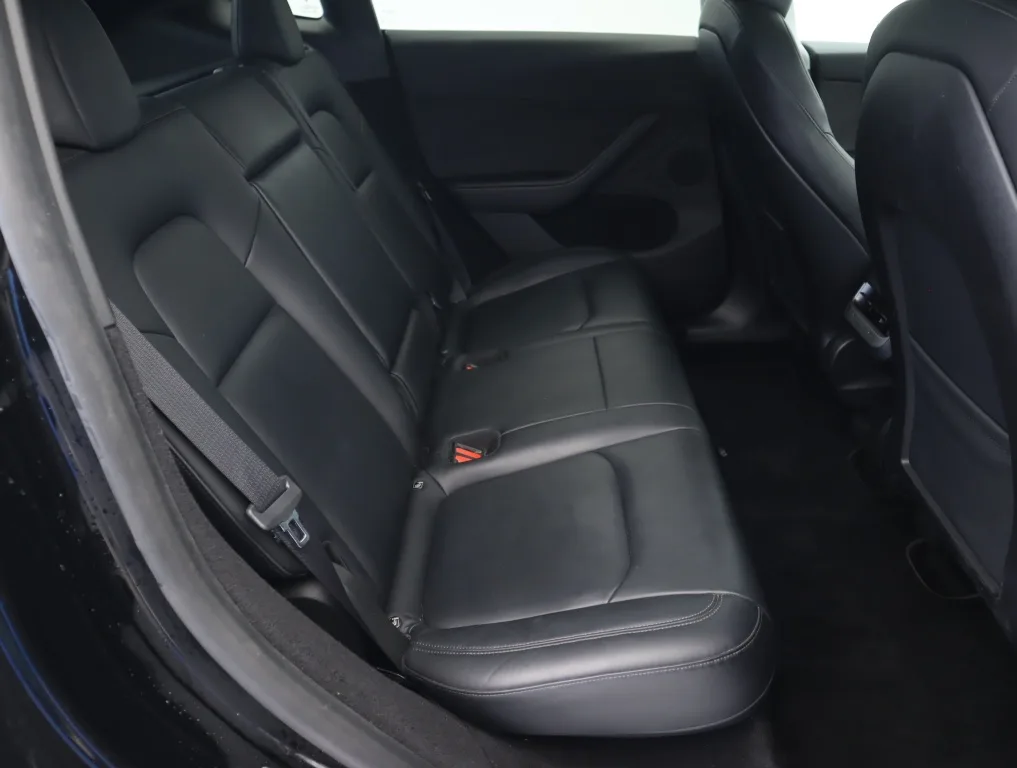 Tesla Model Y Long Range AWD, Foto 12 von 29