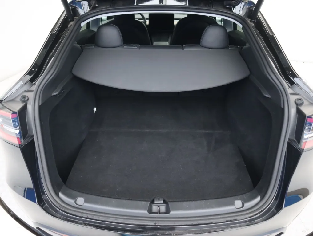 Tesla Model Y Long Range AWD, Foto 17 von 29