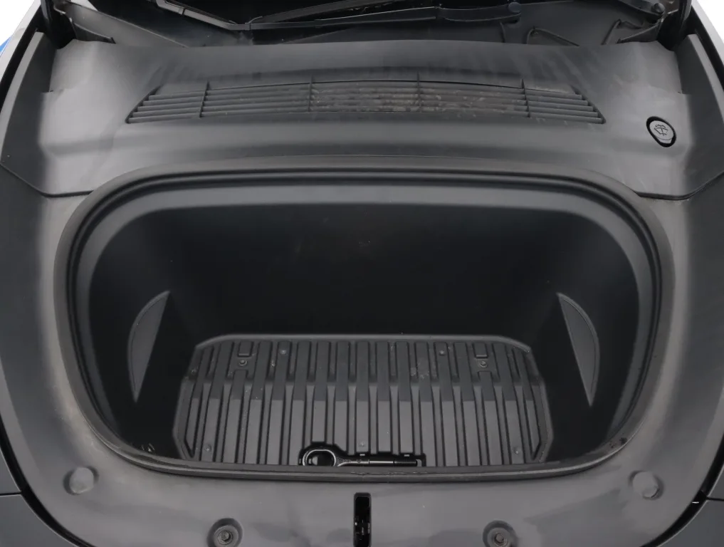 Tesla Model Y Long Range AWD, Foto 19 von 29