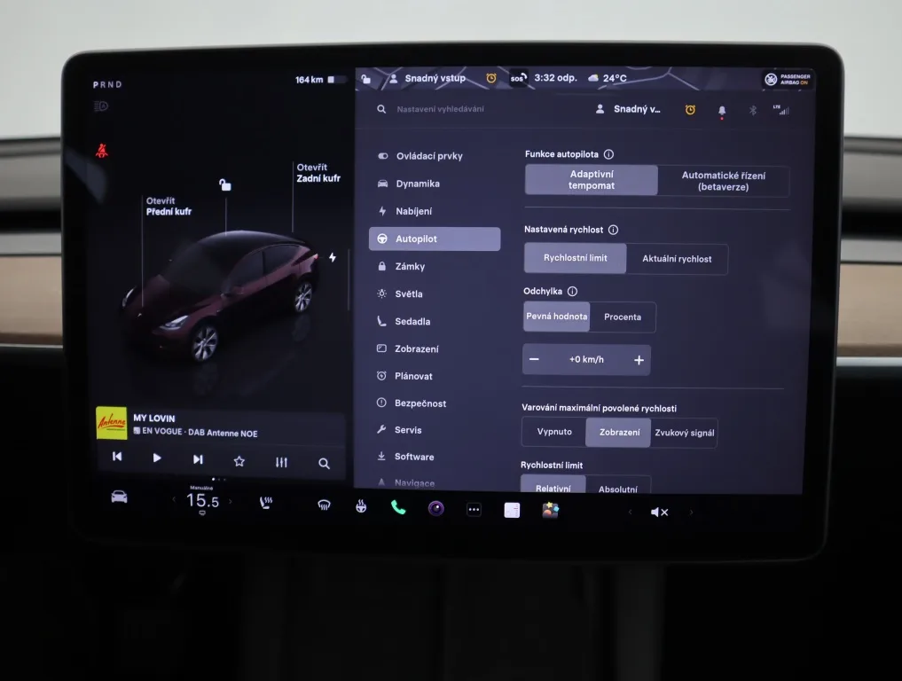 Tesla Model Y Long Range AWD, Foto 24 von 29