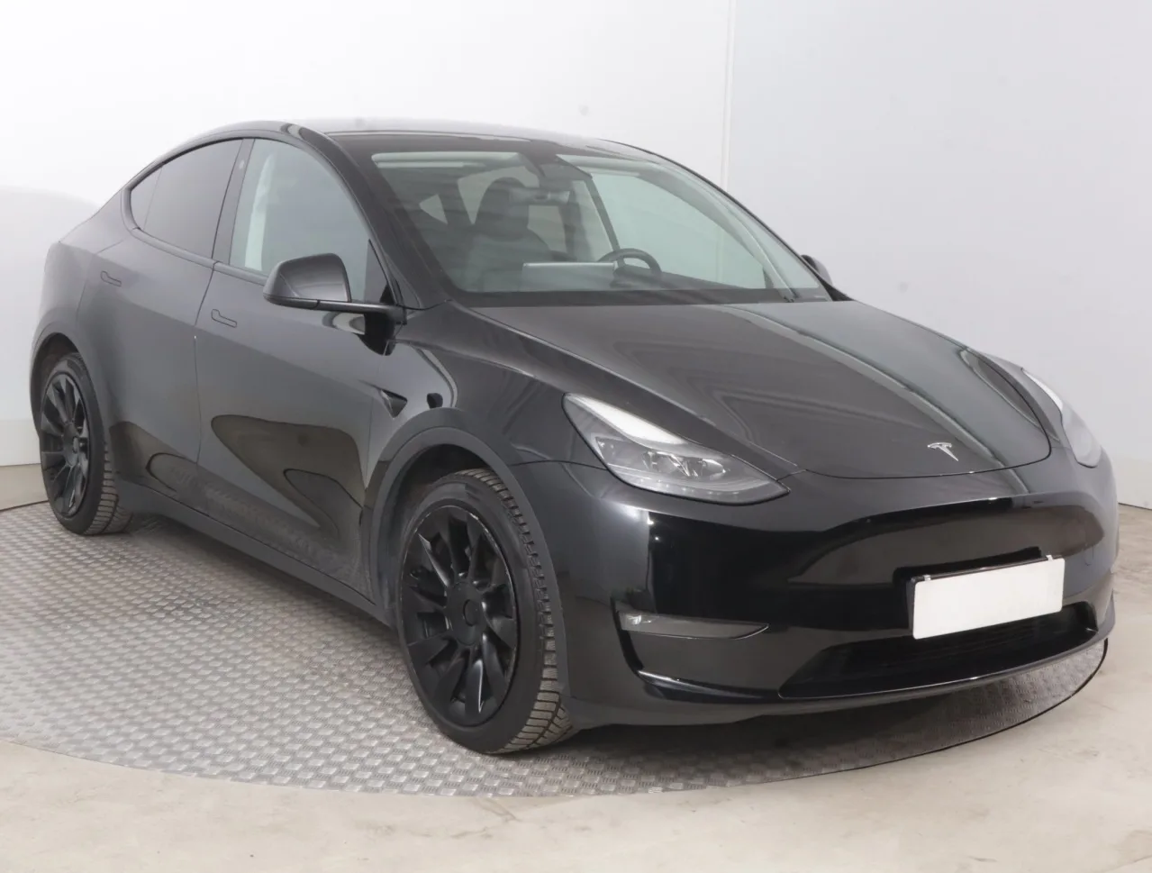 Tesla Model Y Long Range AWD, Foto 1 von 23