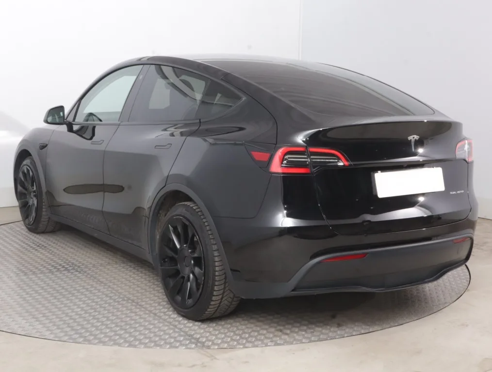 Tesla Model Y Long Range AWD, Foto 4 von 23