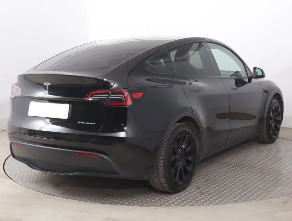 Tesla Model Y Long Range AWD, Foto 5 von 23