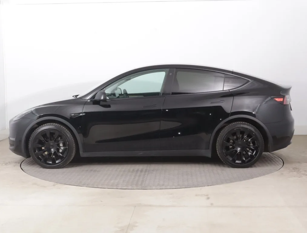 Tesla Model Y Long Range AWD, Foto 8 von 23