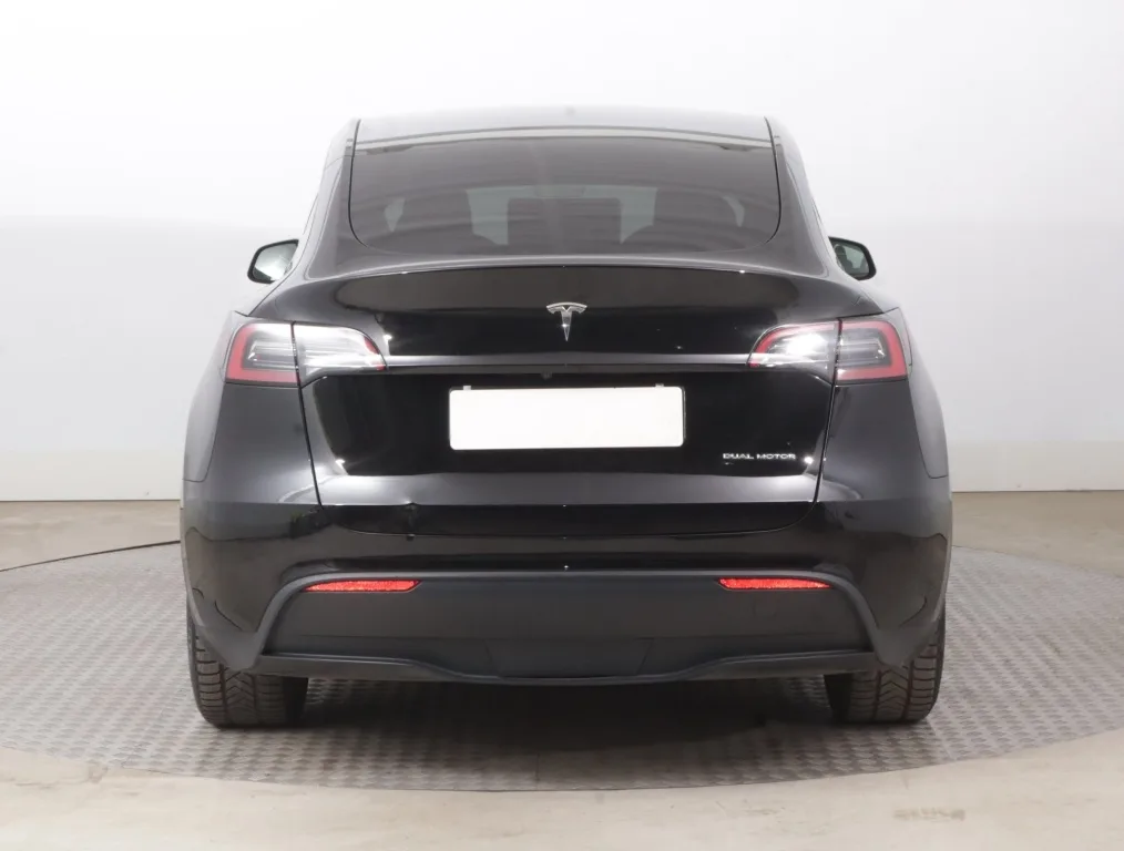 Tesla Model Y Long Range AWD, Foto 9 von 23