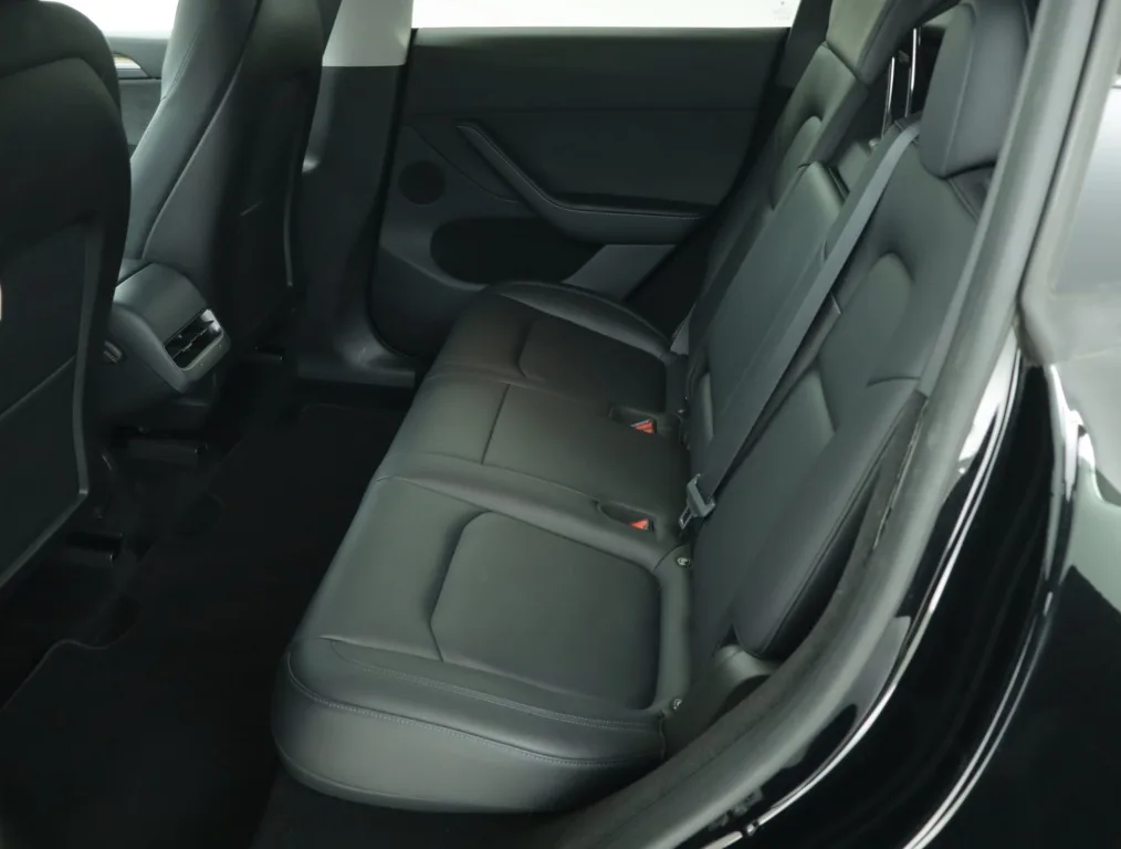 Tesla Model Y Long Range AWD, Foto 13 von 23