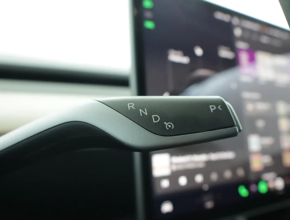 Tesla Model Y Long Range AWD, Foto 16 von 23