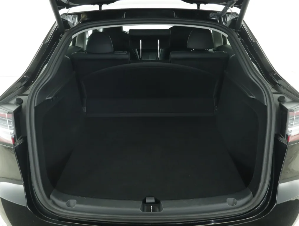 Tesla Model Y Long Range AWD, Foto 17 von 23