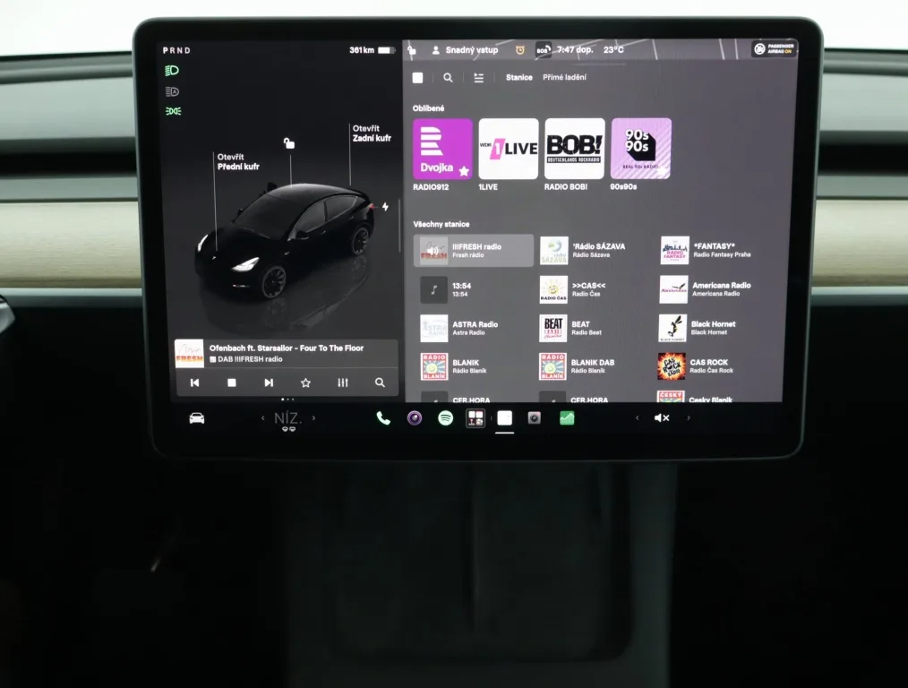 Tesla Model Y Long Range AWD, Foto 22 von 23