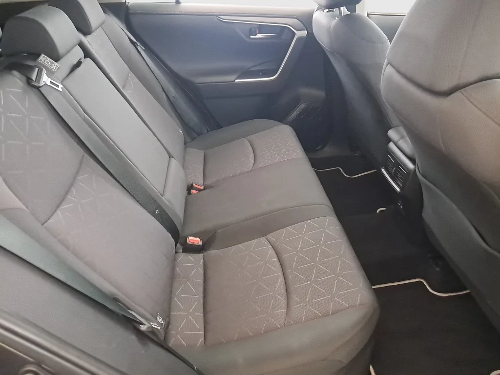 Toyota RAV4 2.5 Hybrid AWD-i, Foto 12 von 21