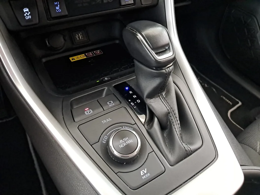 Toyota RAV4 2.5 Hybrid AWD-i, Foto 16 von 21