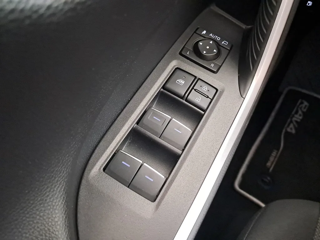 Toyota RAV4 2.5 Hybrid AWD-i, Foto 19 von 21