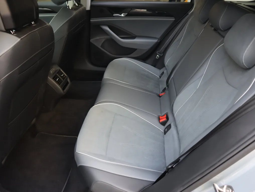 Volkswagen Passat 1.5 eTSI, Foto 13 von 30