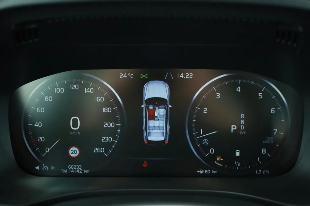 Volvo XC60 B5 AWD, Foto 14 von 26