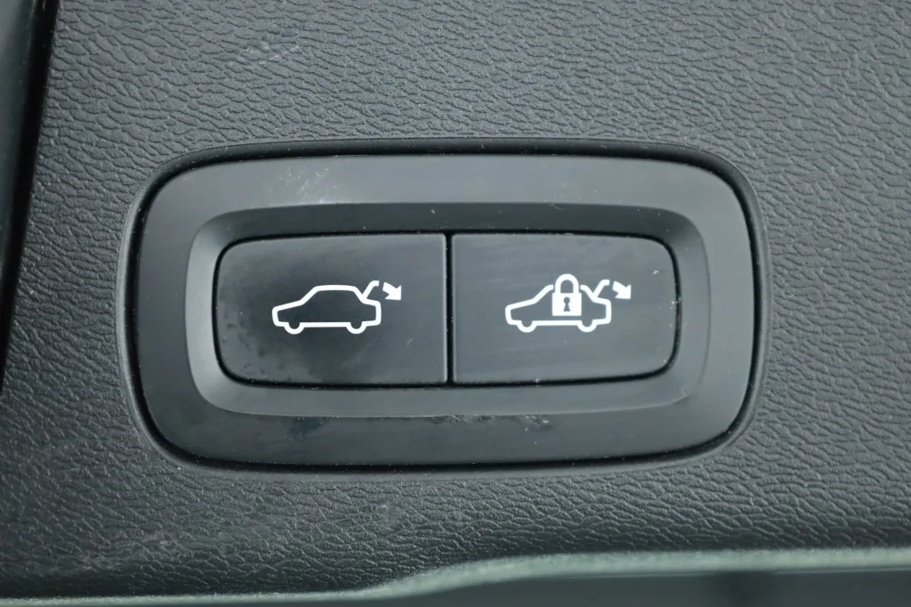 Volvo XC60 B5 AWD, Foto 15 von 26